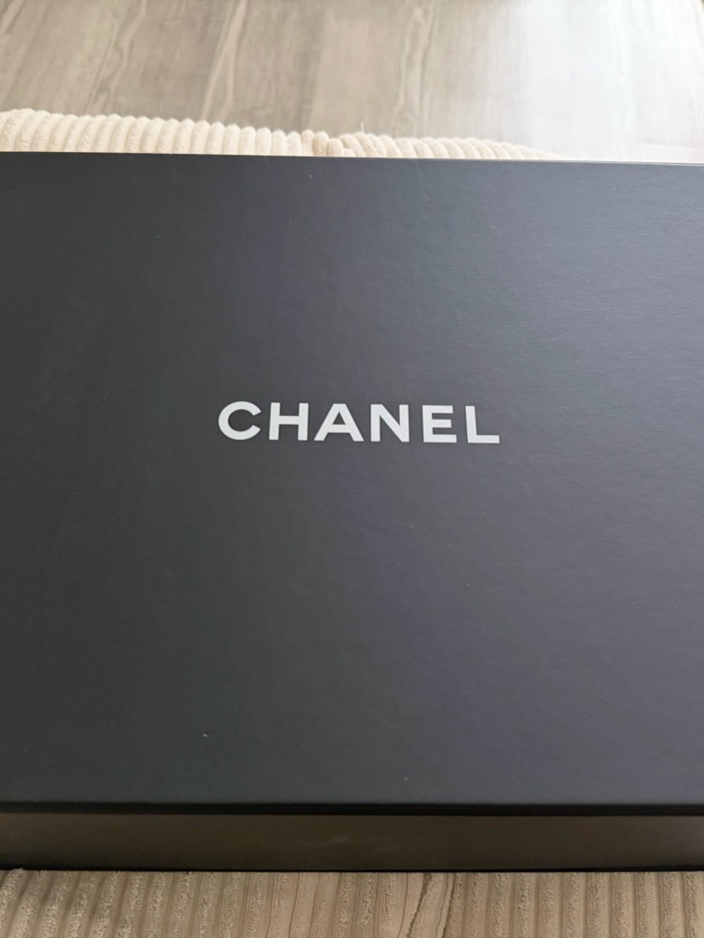 CHANEL Red Quilted Boy Shoulder Bag with Silver Chain - Picture 2 of 13